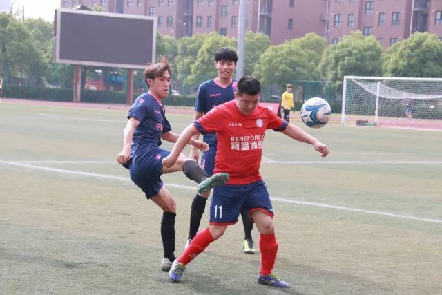 每体：巴萨将首次报价阿尔瓦雷斯 金额约9000万欧+浮动奖金